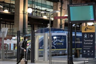 Ein Eurostar-Zug am Bahnhof Paris-Nord (französisch Paris Gare du Nord).