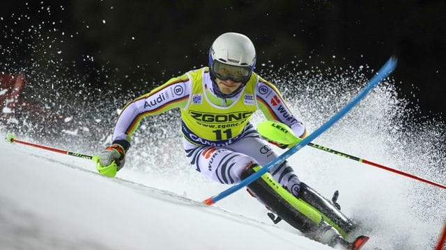 Linus Straßer wurde beim Flutlichtrennen in Madonna di Campiglio Sechster. Linus Straßer wurde beim Flutlichtrennen in Madonna di Campiglio Sechster.