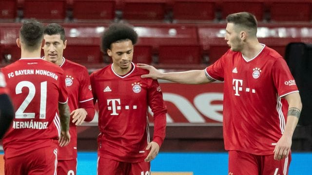 Leroy Sané (M) hat sein volles Potenzial beim FC Bayern noch nicht ausgeschöpft. Leroy Sané (M) hat sein volles Potenzial beim FC Bayern noch nicht ausgeschöpft.