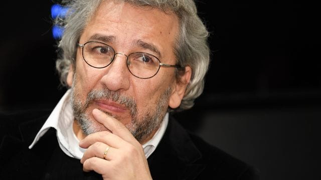 Ex-"Cumhuriyet"-Chefredakteur Can Dündar wurde in der Türkei zu einer langen Haftstrafe verurteilt.