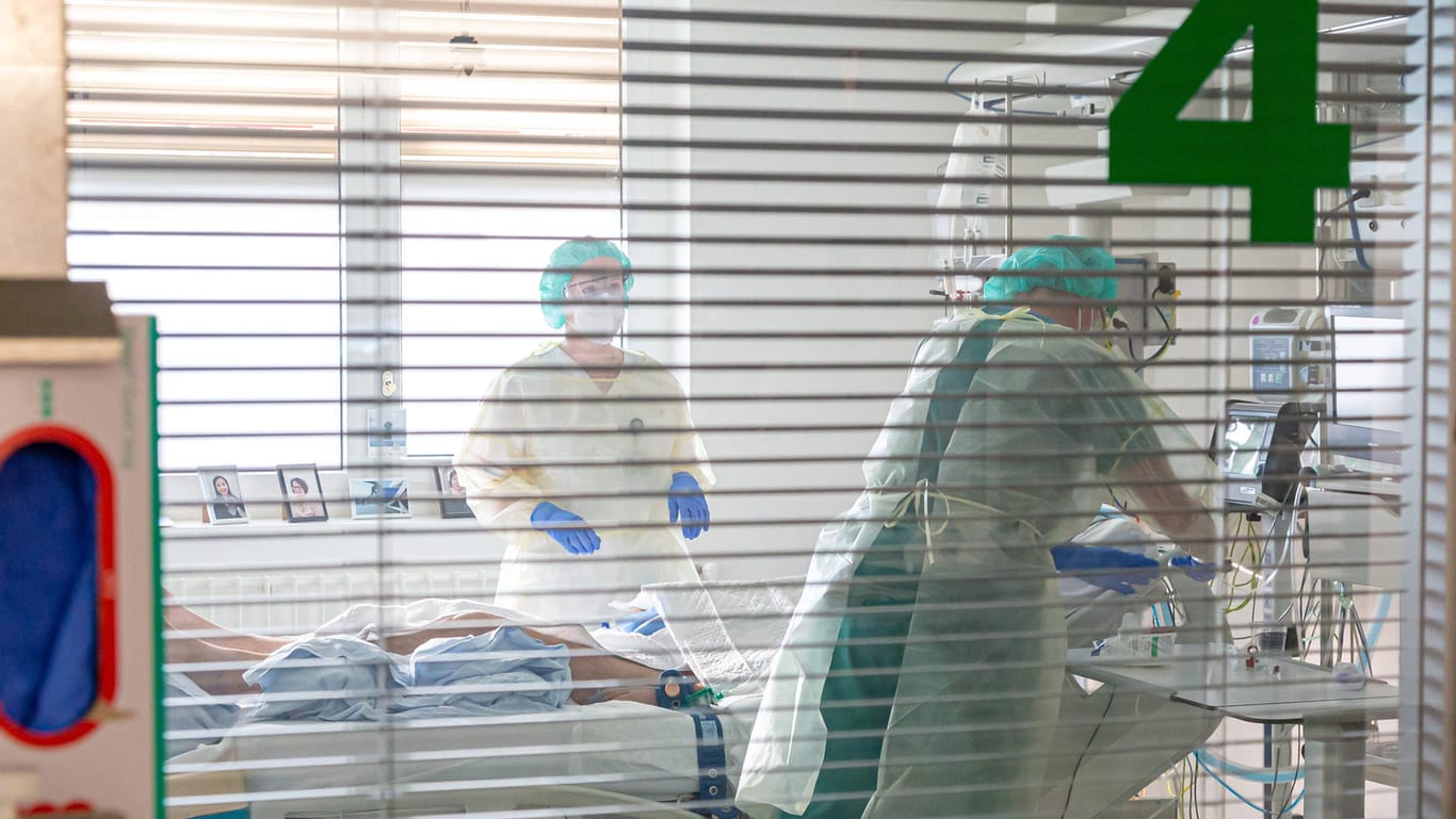Krankenhaus: Immer mehr Covid-19-Patienten müssen auf den Intensivstationen behandelt werden.
