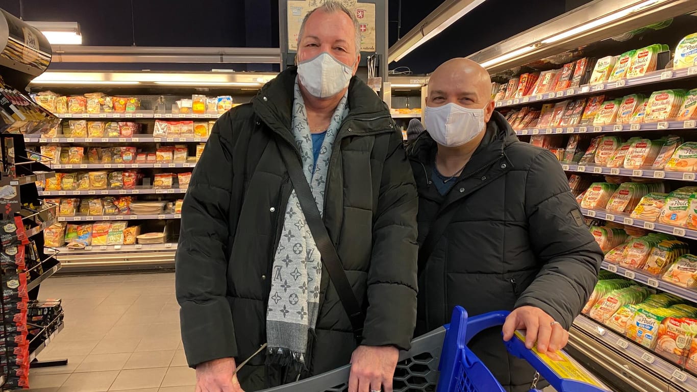 Einkaufen im Supermarkt: Trotz des Lockdowns fahren viele Deutsche über die Grenze zum Einkaufen.