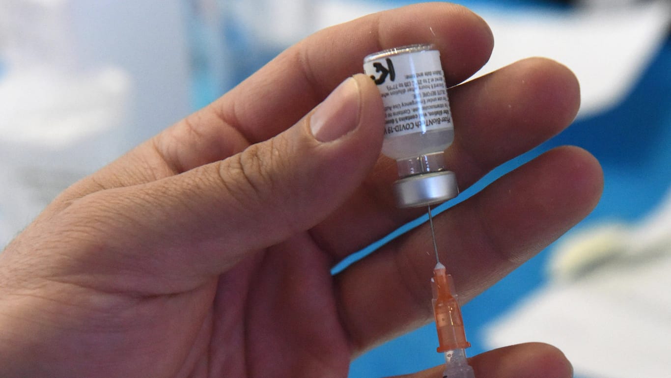 Corona-Impfstoff (Symbolbild): Eine nordkoreanische Hackergruppe hat versucht, an Daten zum Impfstoff zu kommen.