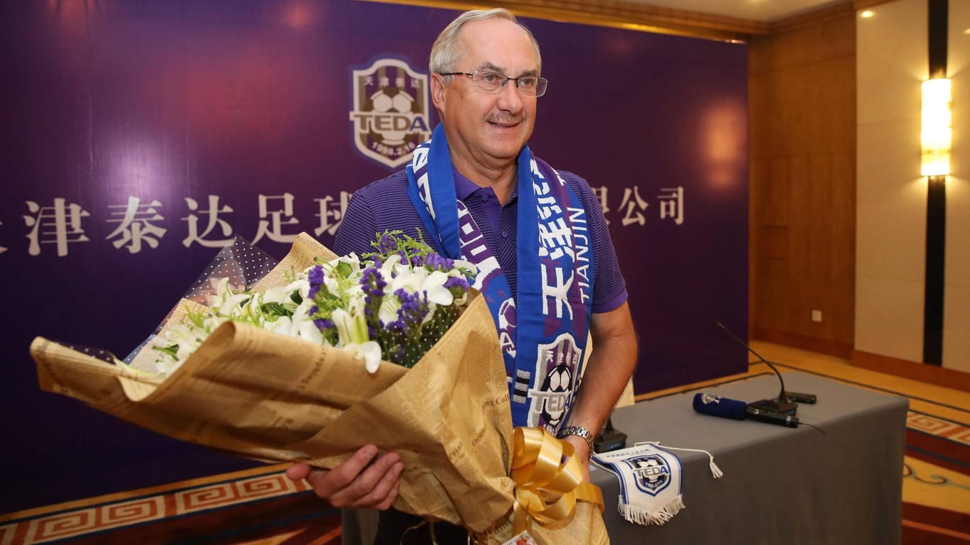 Vor drei Jahren übernahm der Deutsche den chinesischen Erstligisten und beendet nun seine Trainerkarriere.