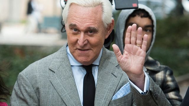 Kurz vor dem Ende seiner Amtszeit hat der abgewählte US-Präsident Donald Trump unter anderem seinen langjährigen Vertrauten Roger Stone begnadigt.