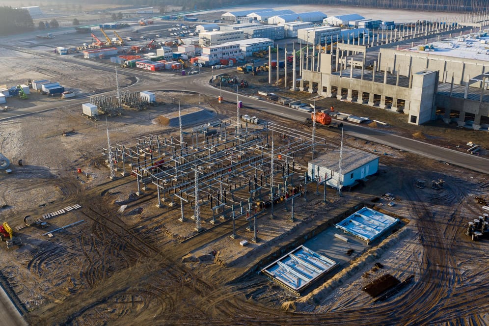 Blick auf die Baustelle der Tesla "Giga-Factory": Die Arbeiten gehen weiter.