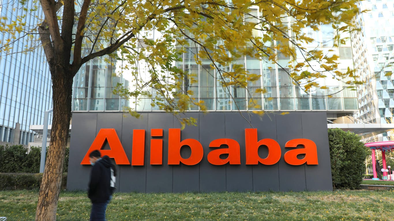 Die Firmenzentrale von Alibaba in Peking: Das Unternehmen will in den Untersuchungen mit den Behörden kooperieren.