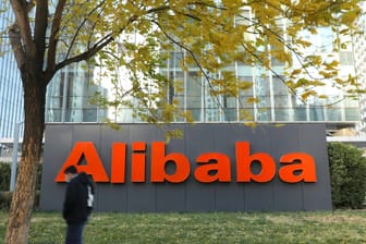 Die Firmenzentrale von Alibaba in Peking: Das Unternehmen will in den Untersuchungen mit den Behörden kooperieren.