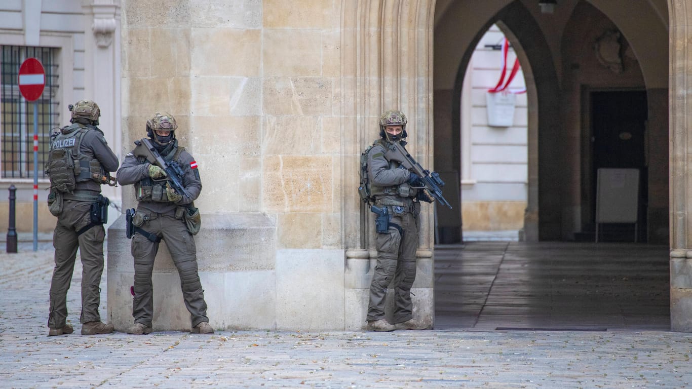 Spezialeinheit der Polizei im Einsatz: Vier Menschen starben bei dem Angriff im November in Wien.