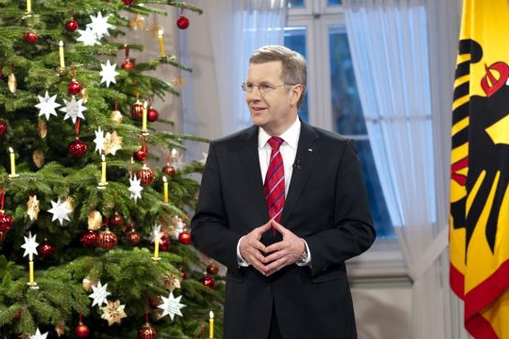Der damalige Bundespräsident Christian Wulff hielt seine Weihnachtsanprache im Stehen.