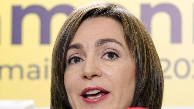 Maia Sandu, ehemalige Ministerpräsidentin der Republik Moldau, spricht bei einer Pressekonferenz in ihrem Wahlkampfhauptquartier.