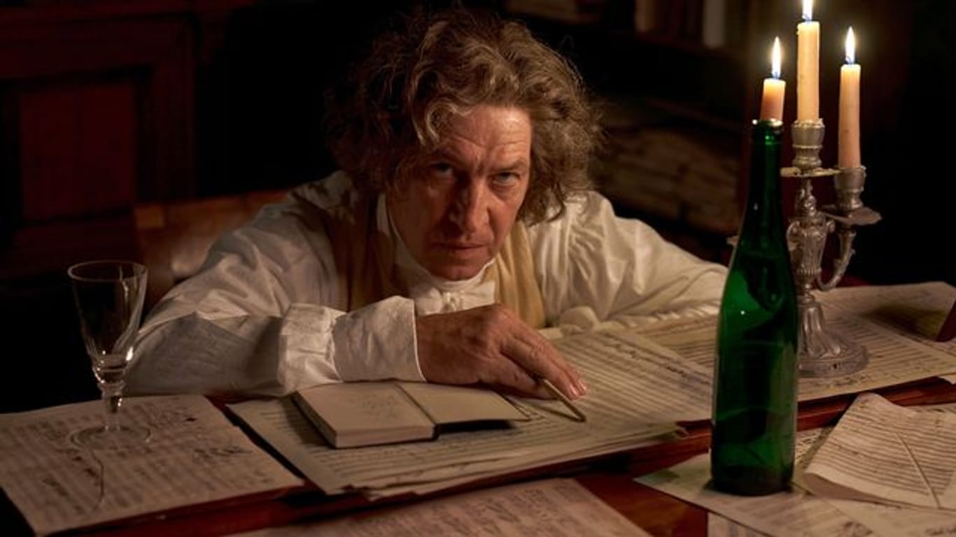 Tobias Moretti als Beethoven in einer Szene aus "Louis van Beethoven".