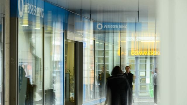 Der Weiße Ring geht beim Stalking von einem "riesengroßen" Dunkelfeld aus. Der Weiße Ring geht beim Stalking von einem "riesengroßen" Dunkelfeld aus.