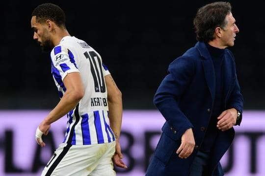 Rücken zugedreht: Matheus Cunha und Hertha-Trainer Bruno Labbadia.