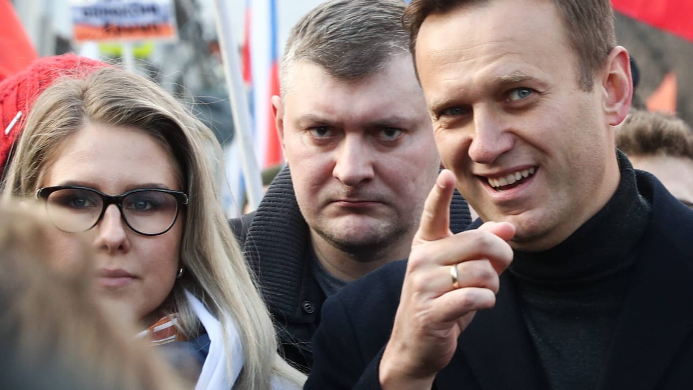 Alexej Nawalny (r.) und Ljubow Sobol: (l.): Der Mitarbeiterin des Oppositionellen drohen Ermittlungen.
