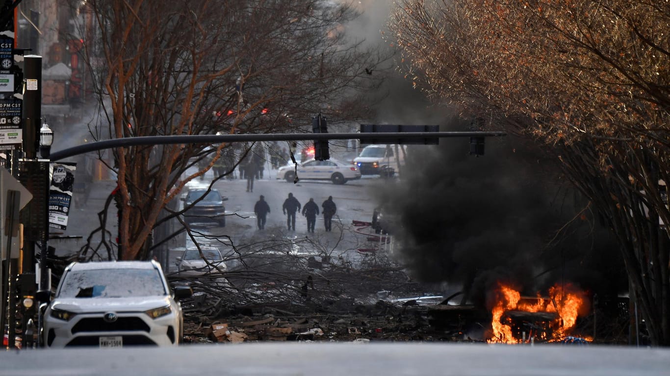 Der explodierte Wagen in Nashville: Über der Innenstadt hat sich schwarzer Rauch gebildet.