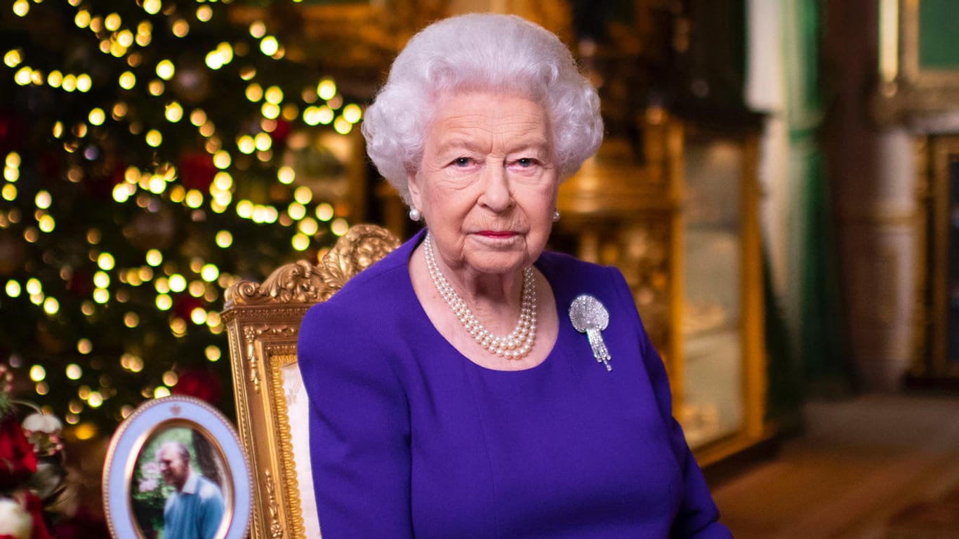 Königin Elizabeth: Die Queen hält ihre weihnachtliche Ansprache.