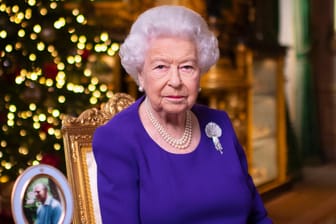 Königin Elizabeth: Die Queen hält ihre weihnachtliche Ansprache.