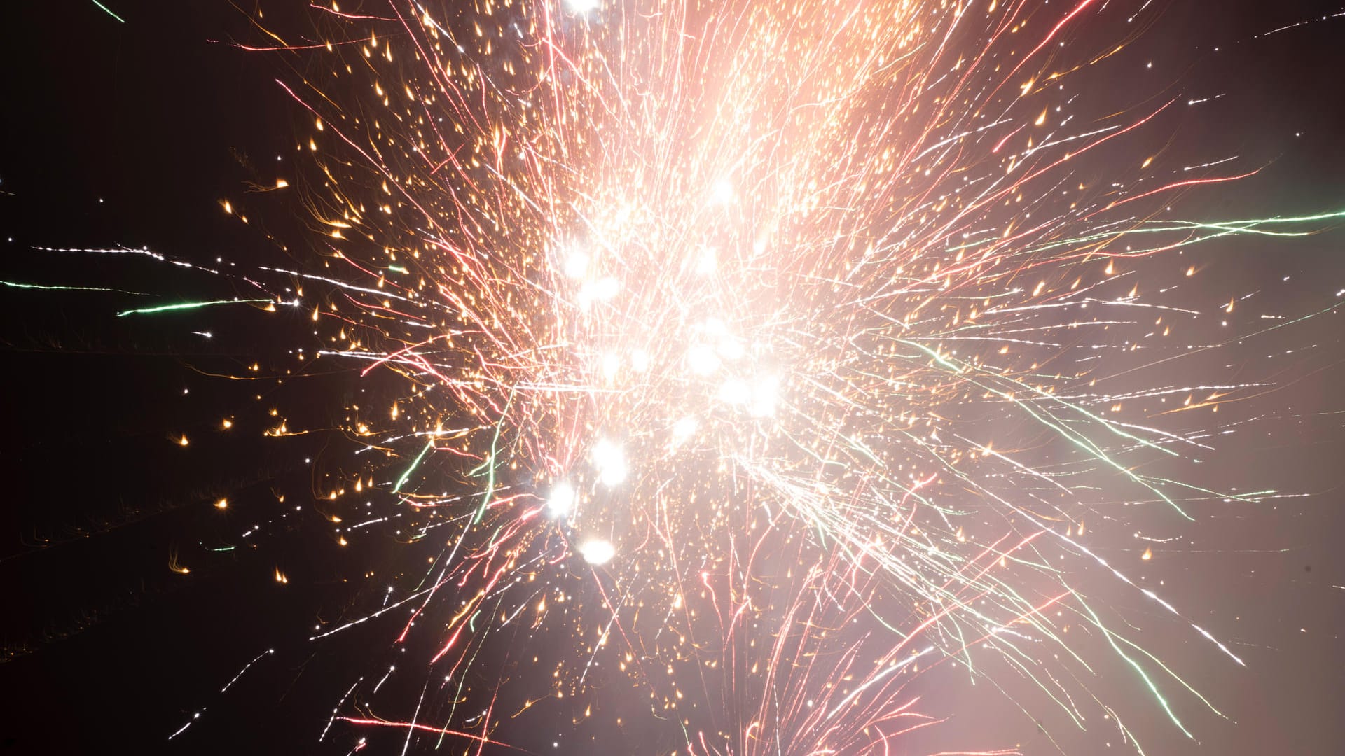 Feuerwerk (Symbolbild): Mit einem Computerprogramm können Sie am heimischen PC böllern.