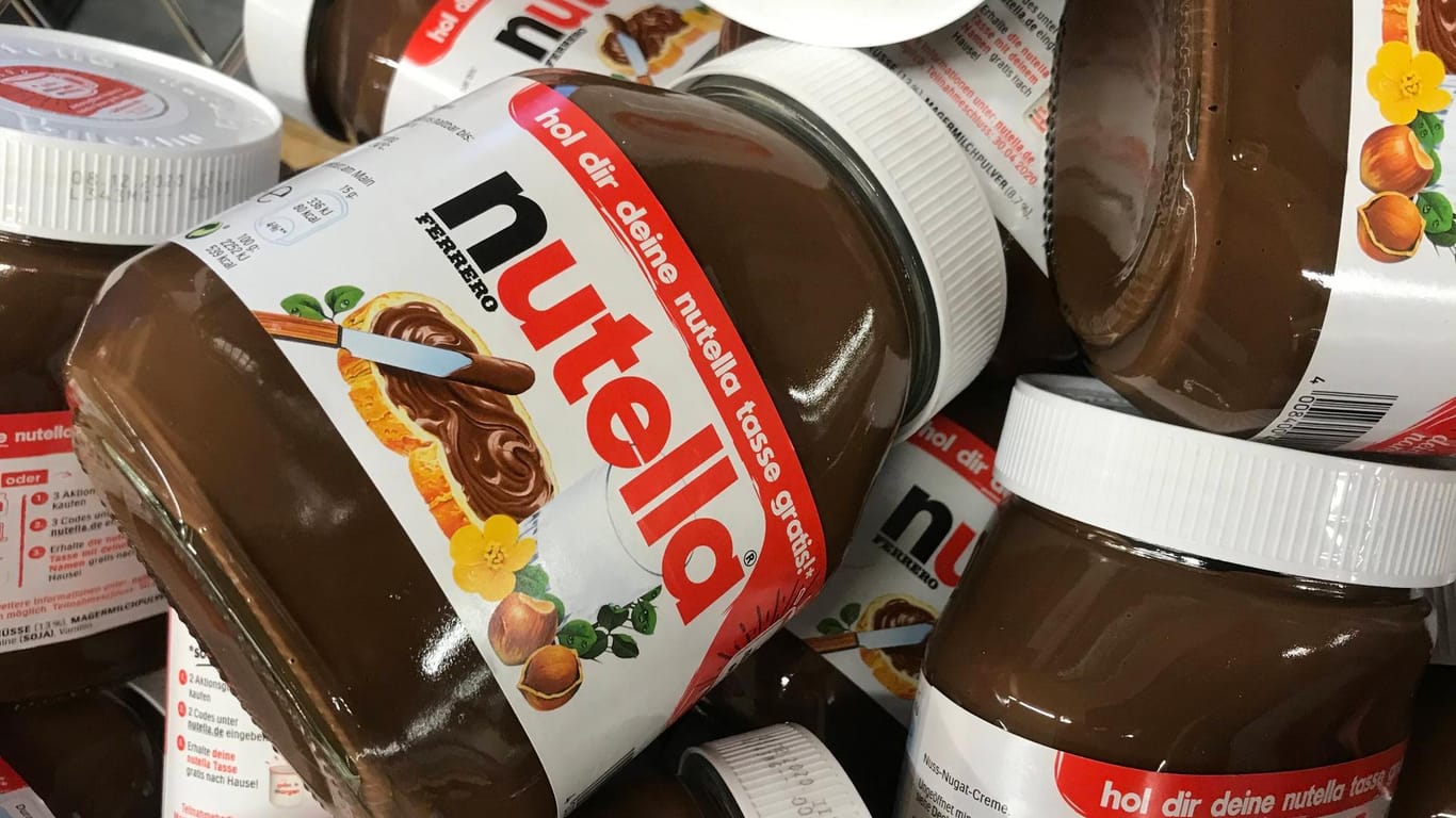 Nutella-Gläser (Symbolbild): Mails, die angeblich von Ferrero kommen, sorgen für Ärger.