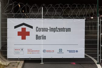 Das Corona-Impfzentrum am Flughafen Tegel in Berlin: Die ersten Dosen des Impfstoffes gegen Covid-19 haben die Hauptstadt erreicht.
