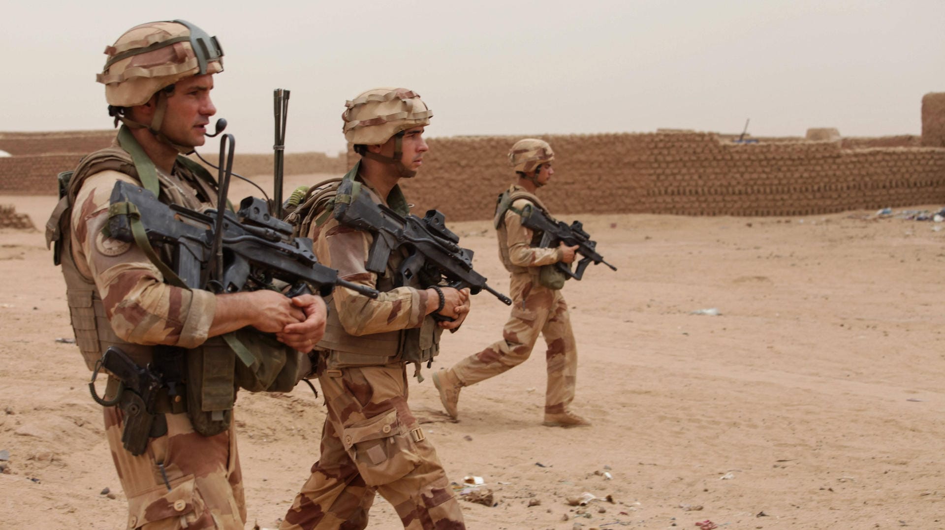 Französische Soldaten auf Patrouille: Frankreich ist mit über 5.000 Soldaten im Rahmen eines Anti-Terror-Einsatzes in Mali.