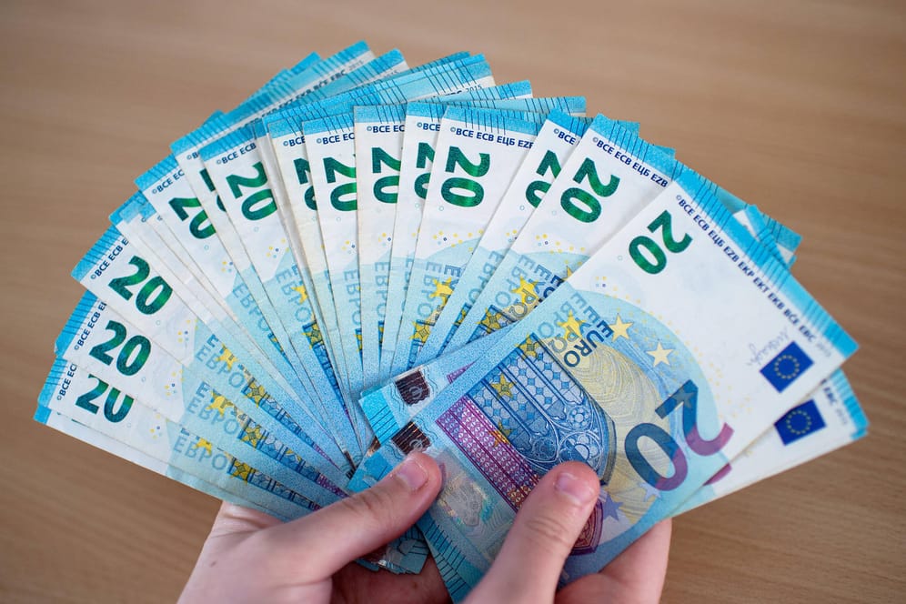 20-Euro-Scheine: Die Geldnoten sollen zum Schutz beschichtet werden.