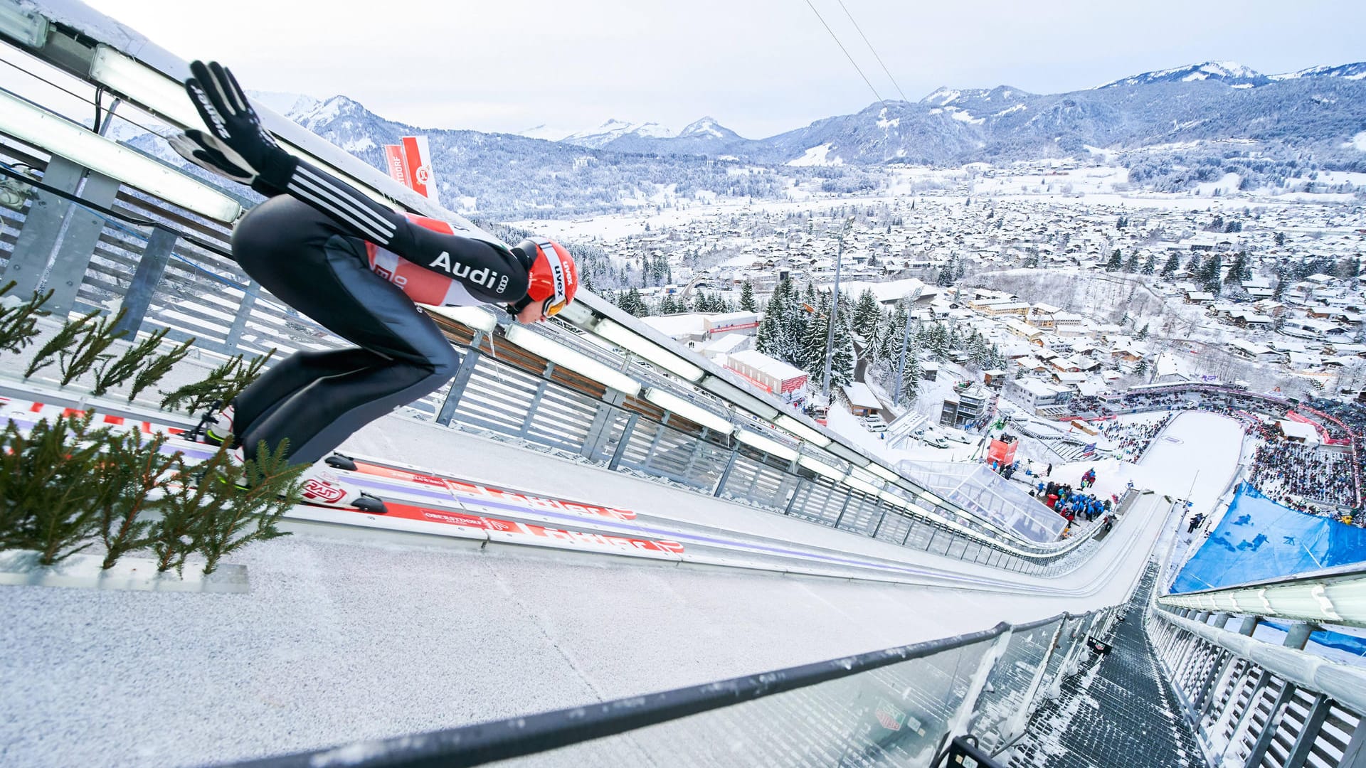 Karl Geiger hofft in seiner Heimat Oberstdorf auf einen Coup. (Archivbild)