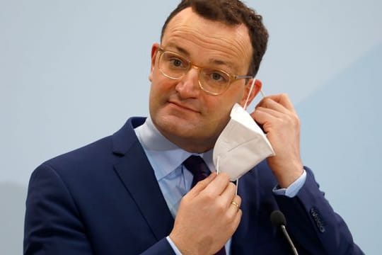 Bundesgesundheitsminister Jens Spahn (CDU) bei einer Pressekonferenz vor dem Start des Impfprogramms gegen die Coronavirus-Erkrankung (COVID-19).