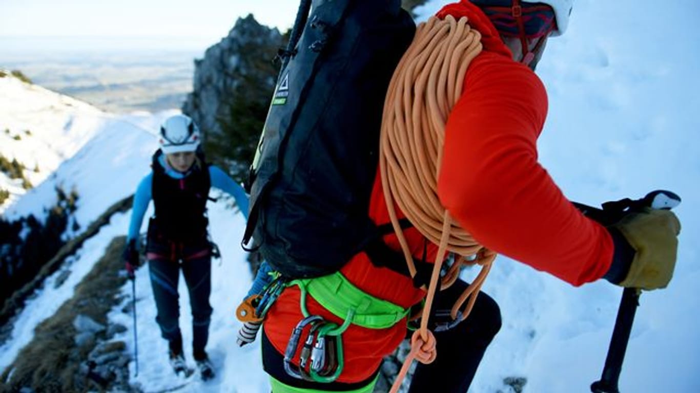 Wenn es auf den Gipfel geht, haben Bergführer immer einen Blick auf ihre Gäste.