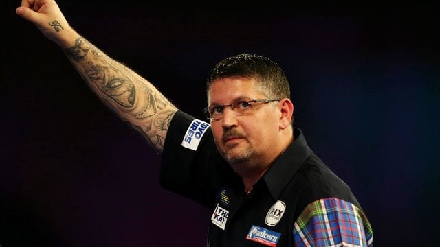 Der Schotte Gary Anderson bekommt es im Achtelfinale der Darts-WM im Londoner Alexandra Palace mit dem Österreicher Mensur Suljovic zu tun. Der Schotte Gary Anderson bekommt es im Achtelfinale der Darts-WM im Londoner Alexandra Palace mit dem Österreicher Mensur Suljovic zu tun.
