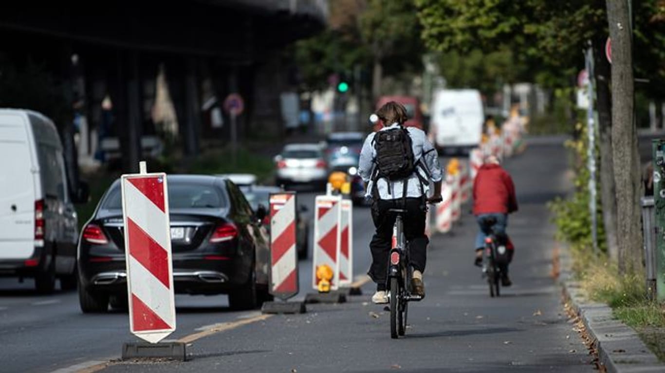 Radfahrer unterwegs in Berlin.