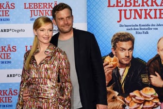 Sebastian Bezzel und Johanna Christine Gehlen bei der Premiere von "Leberkäsjunkie" in München.