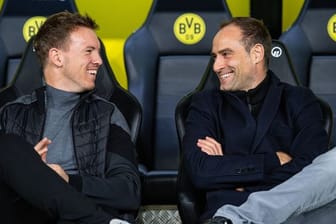 Entspannt: Leipzig-Coach Julian Nagelsmann (l) und Geschäftsführer Oliver Mintzlaff.