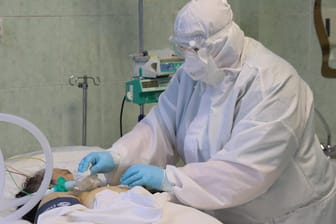 Corona-Patient auf der Intensivstation: 26 Prozent der Covid-Patienten, die intensiv behandelt werden müssen, sterben aktuell in Deutschland.