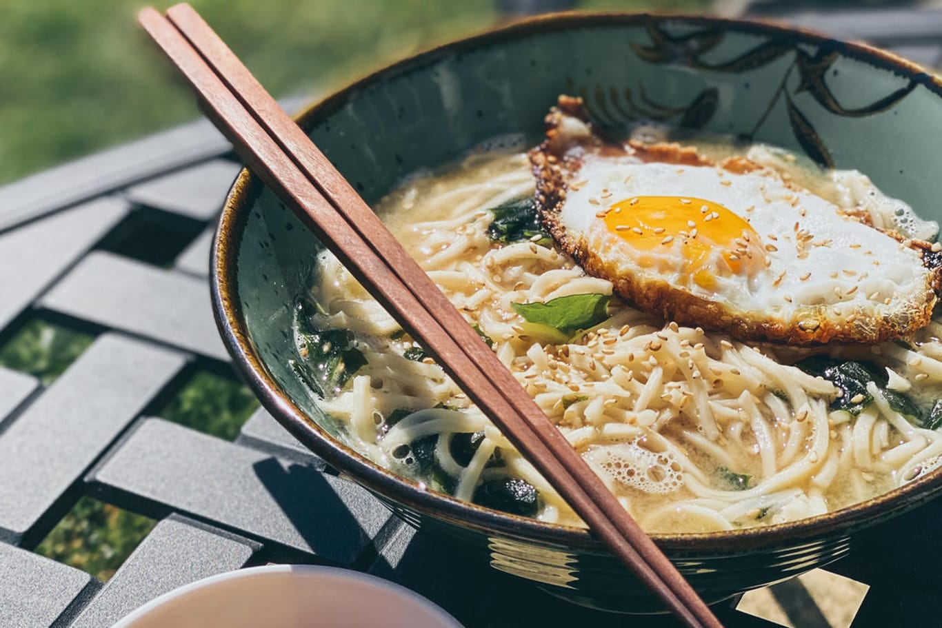 Miso-Nudelsuppe: Die Bloggerin Claudia Zaltenbach empfiehlt das Gericht zum Beispiel für den Neujahrstag.