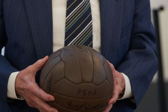 Muss nach seinem schweren Sturz noch in der Klinik bleiben: Horst Eckel, der letzte noch lebende Fußball-Weltmeister von 1954.