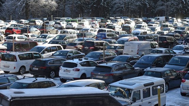 Großer Andrang am Kasberg: Wegen des Gedränges rund um die Weihnachtsfeiertage haben einige Skigebiete ihre Maßnahmen verschärft. Großer Andrang am Kasberg: Wegen des Gedränges rund um die Weihnachtsfeiertage haben einige Skigebiete ihre Maßnahmen verschärft.