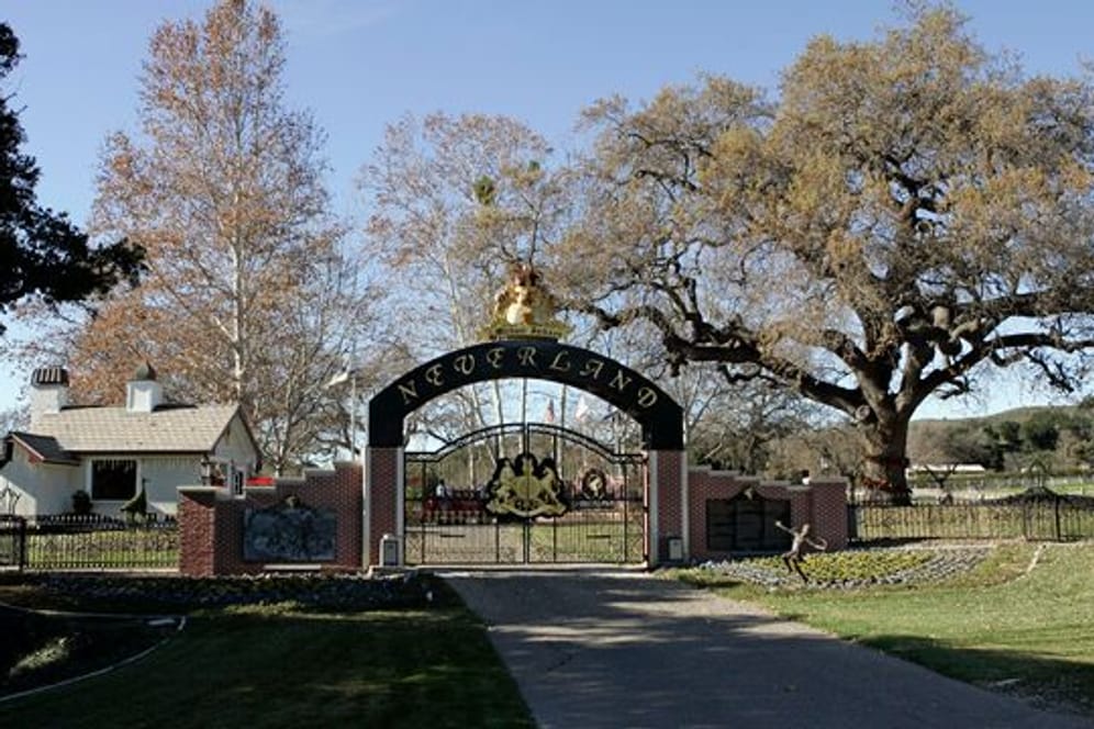 Das Tor der hinteren Zufahrt zur Neverland-Ranch.