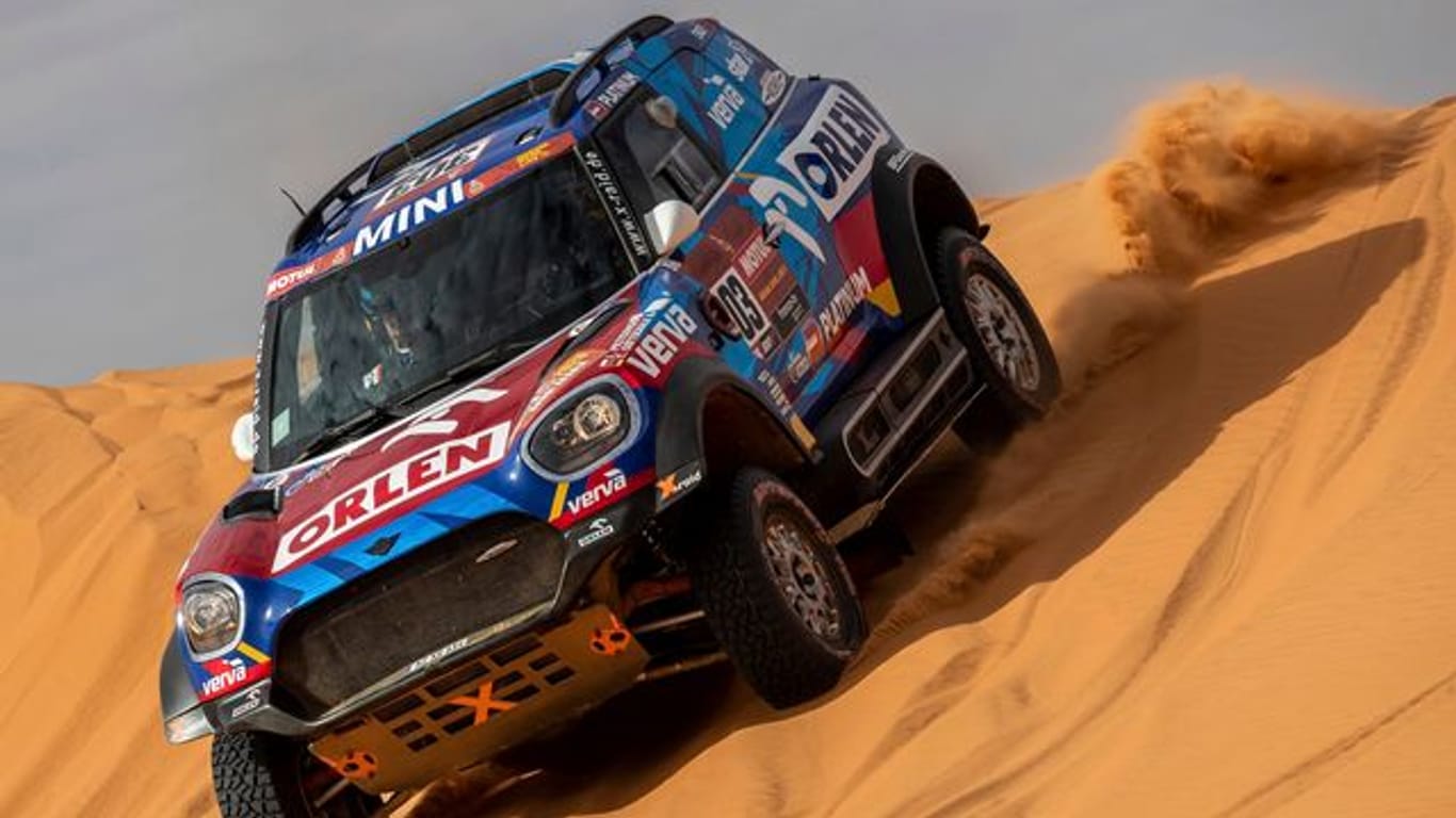 Schon 2020 hatte Saudi-Arabien die Rallye Dakar ausgerichtet: Der Pole Jakub Przygonski mit Copilot Timo Gottschalk in Aktion.