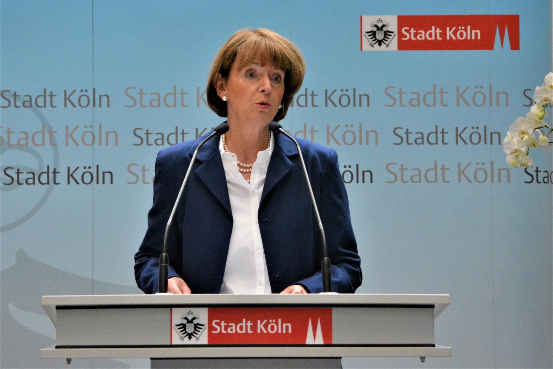 Henriette Reker: Kölns Oberbürgermeisterin bei der ersten Pressekonferenz nach ihrer Wiederwahl.