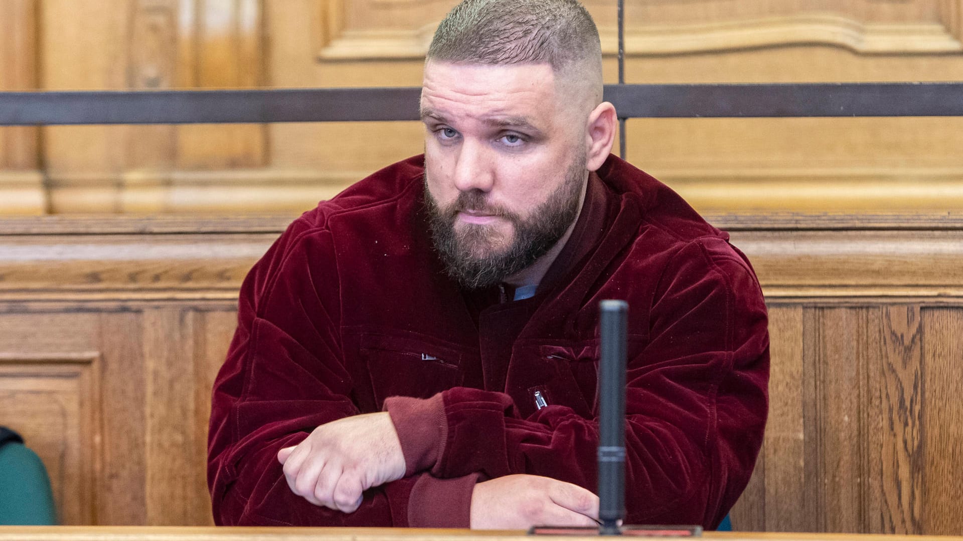 Fler vor Gericht: Der Angeklagte Patrick Losensky zeigte nun zwei Beamte an. Fler vor Gericht: Der Angeklagte Patrick Losensky zeigte nun zwei Beamte an.