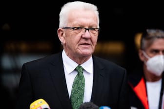 Winfried Kretschmann in Stuttgart: Er schließt ein grün-rot-rotes Bündnis nicht aus.