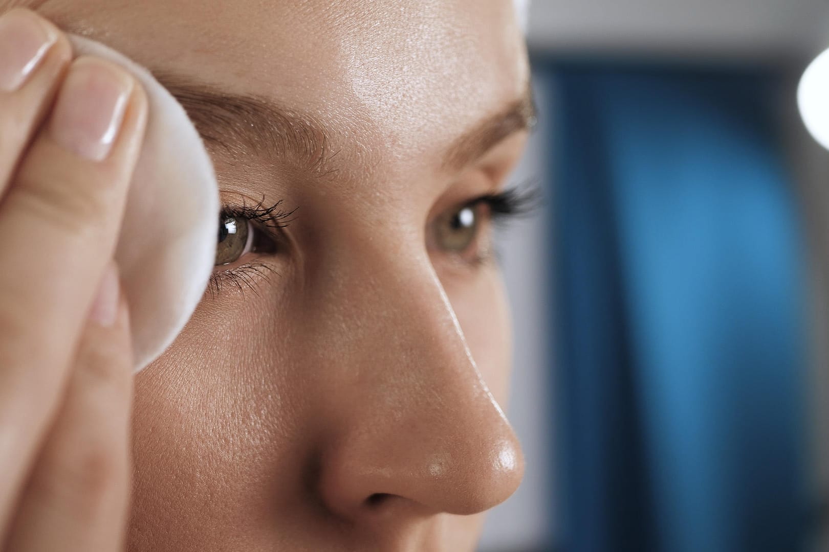 Abschminkpad: Wiederverwendbare Pads können laut "Öko-Test" in der Regel nicht so viel Make-up aufnehmen wie Einwegprodukte.