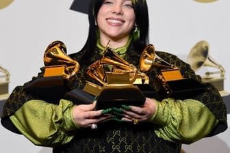 Billie Eilish gewann fünf Grammys und stieg 2020 zum absoluten Superstar auf.