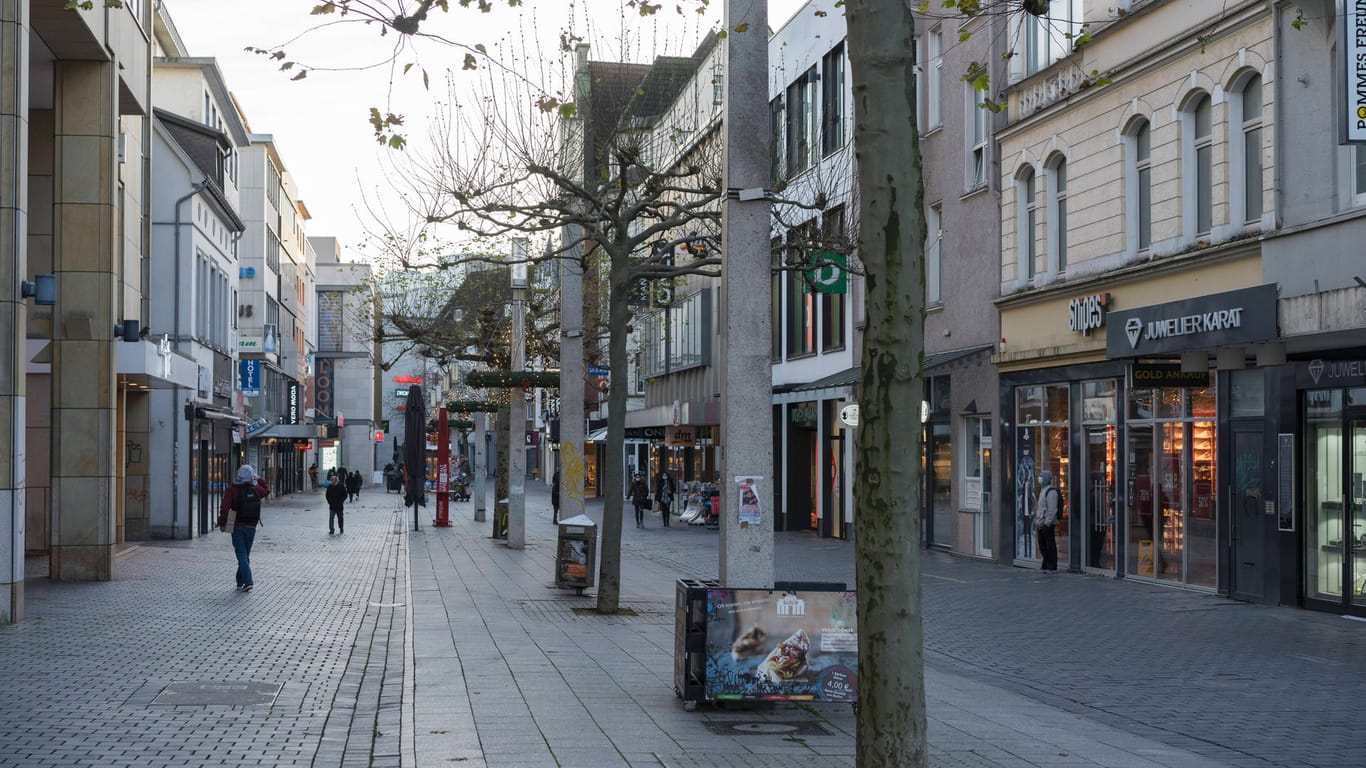 Leere Fußgängerzone in Bielefeld: Die Gewerbesteuer wird im nächsten Jahr wohl um 6,6 Milliarden Euro geringer ausfallen als erwartet.