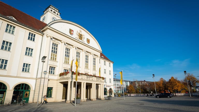Rathaus in Sonneberg: Der Landkreis ist mit rund 58.000 Einwohnern der kleinste in Thüringen (Archivbild).