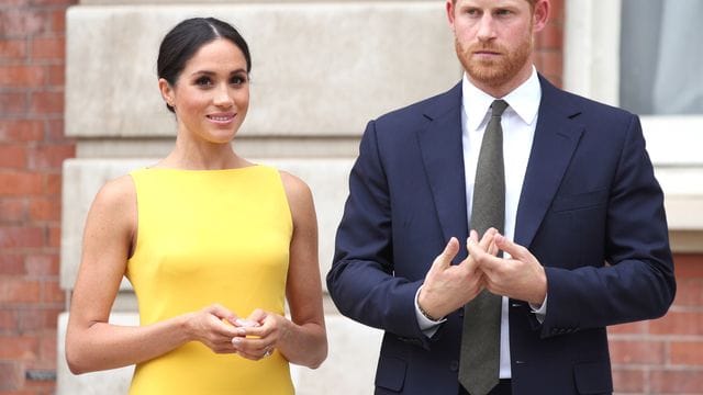 Mit einer Spezialfolge haben Harry und Meghan ihre Podcast-Karriere bei Spotify gestartet. Mit einer Spezialfolge haben Harry und Meghan ihre Podcast-Karriere bei Spotify gestartet.