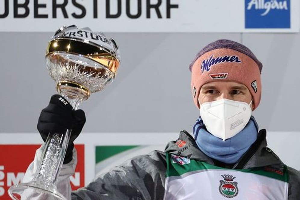 Bringt den deutschen Skispringern mit seinem Auftaktsieg in Oberstdorf Schwung: Karl Geiger.