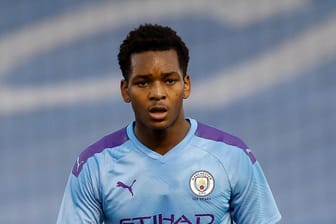 Jayden Braaf: Ist 18 Jahre alt, steht bei Manchester City unter Vertrag und könnte bald schon nach Deutschland wechseln.